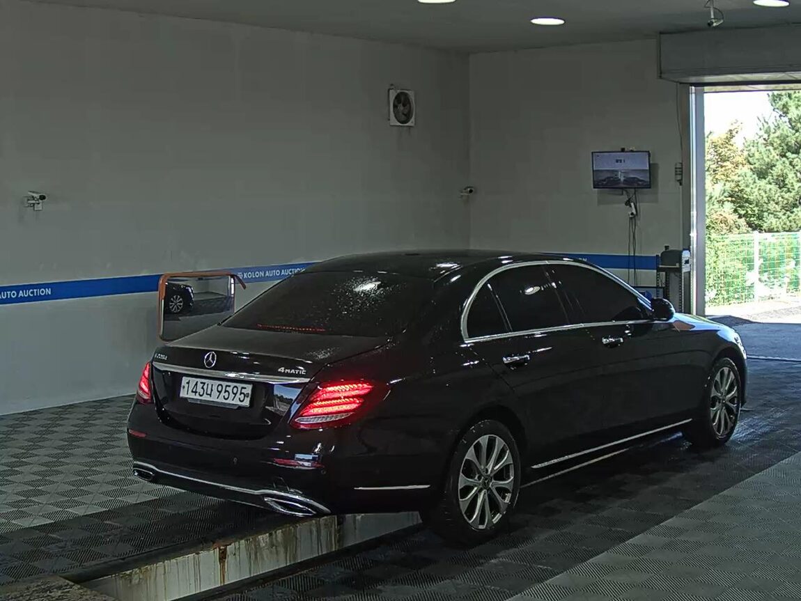 MERCEDES-BENZ E-CLASS (5TH GEN) E220d 4MATIC EXCLUSIVE 2020 - zdjęcie 5