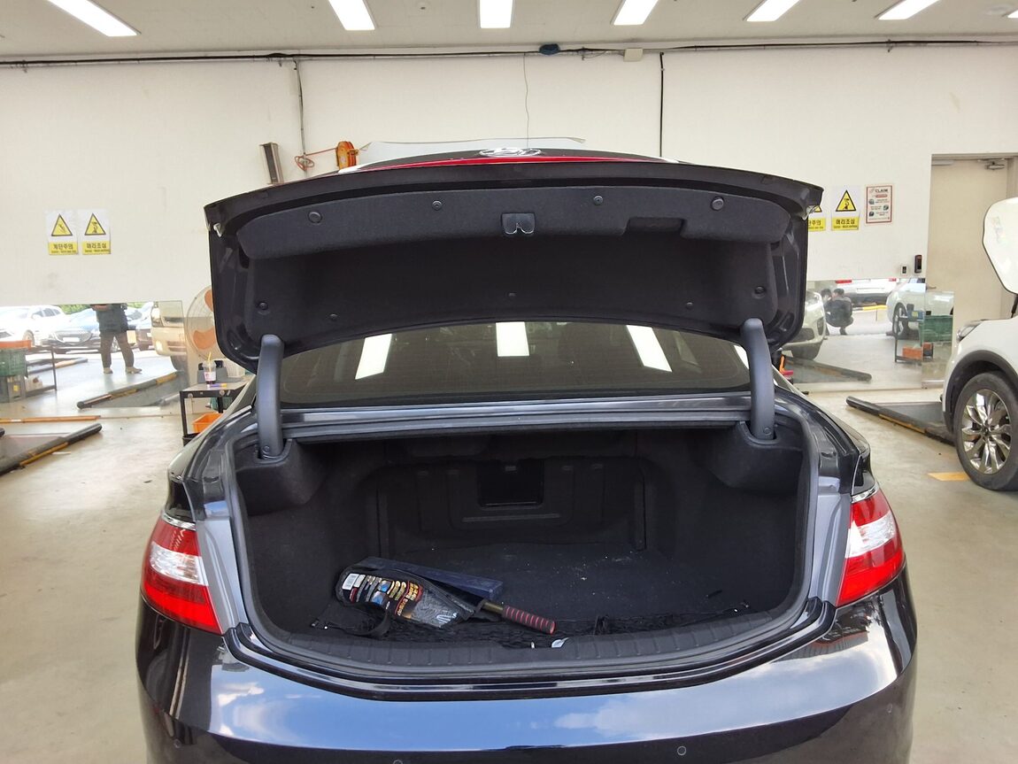 HYUNDAI GRANDEUR HG HG 300 PREMIUM 2014 - zdjęcie 15