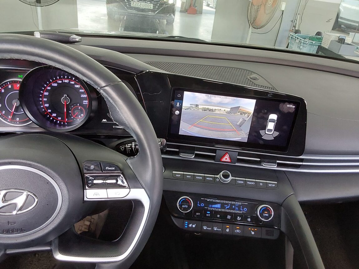HYUNDAI AVANTE (CN7) 1.6 GASOLINE MODERN 2021 - zdjęcie 17