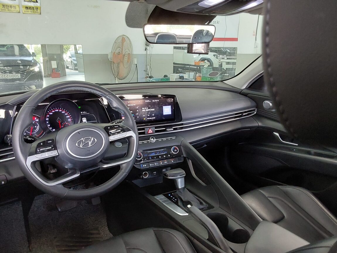 HYUNDAI AVANTE (CN7) 1.6 GASOLINE MODERN 2021 - zdjęcie 11