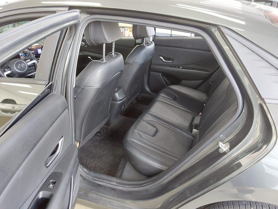 HYUNDAI AVANTE (CN7) 1.6 GASOLINE MODERN 2021 - zdjęcie 12