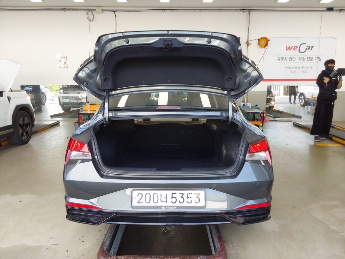 HYUNDAI AVANTE (CN7) 1.6 GASOLINE MODERN 2021 - zdjęcie 15