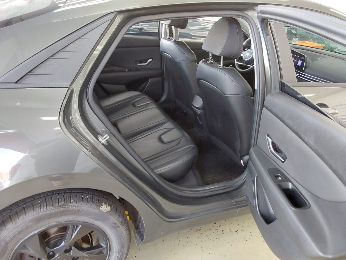 HYUNDAI AVANTE (CN7) 1.6 GASOLINE MODERN 2021 - zdjęcie 13
