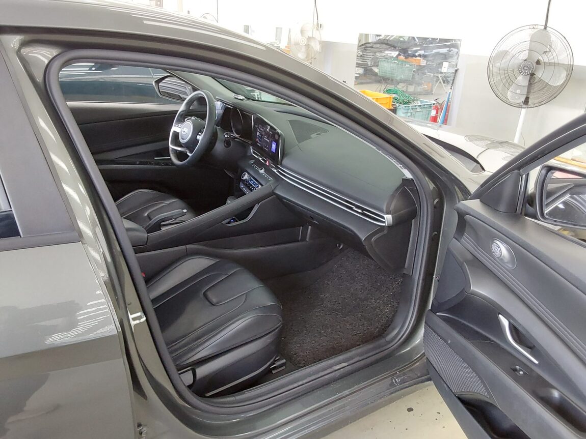 HYUNDAI AVANTE (CN7) 1.6 GASOLINE MODERN 2021 - zdjęcie 14