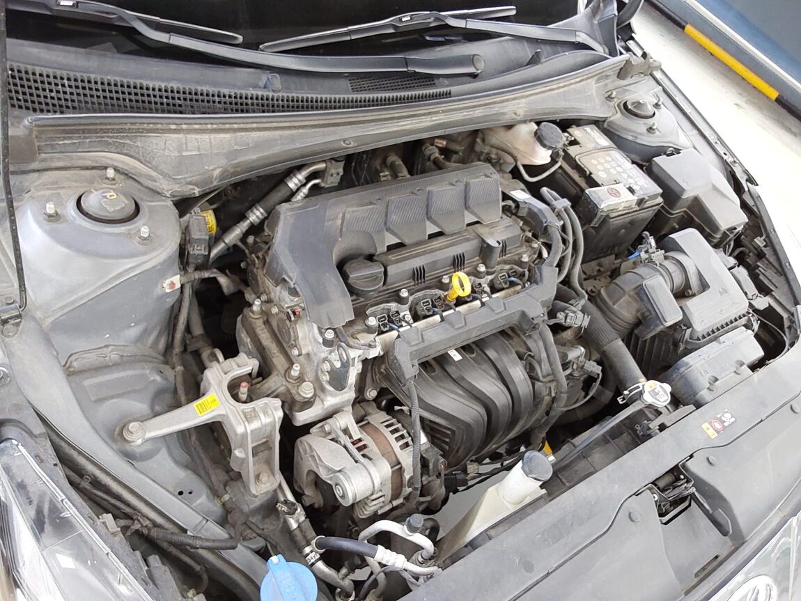 HYUNDAI AVANTE (CN7) 1.6 GASOLINE MODERN 2021 - zdjęcie 18