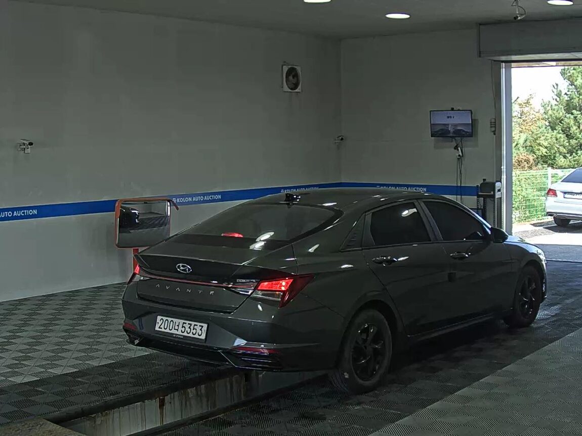 HYUNDAI AVANTE (CN7) 1.6 GASOLINE MODERN 2021 - zdjęcie 5