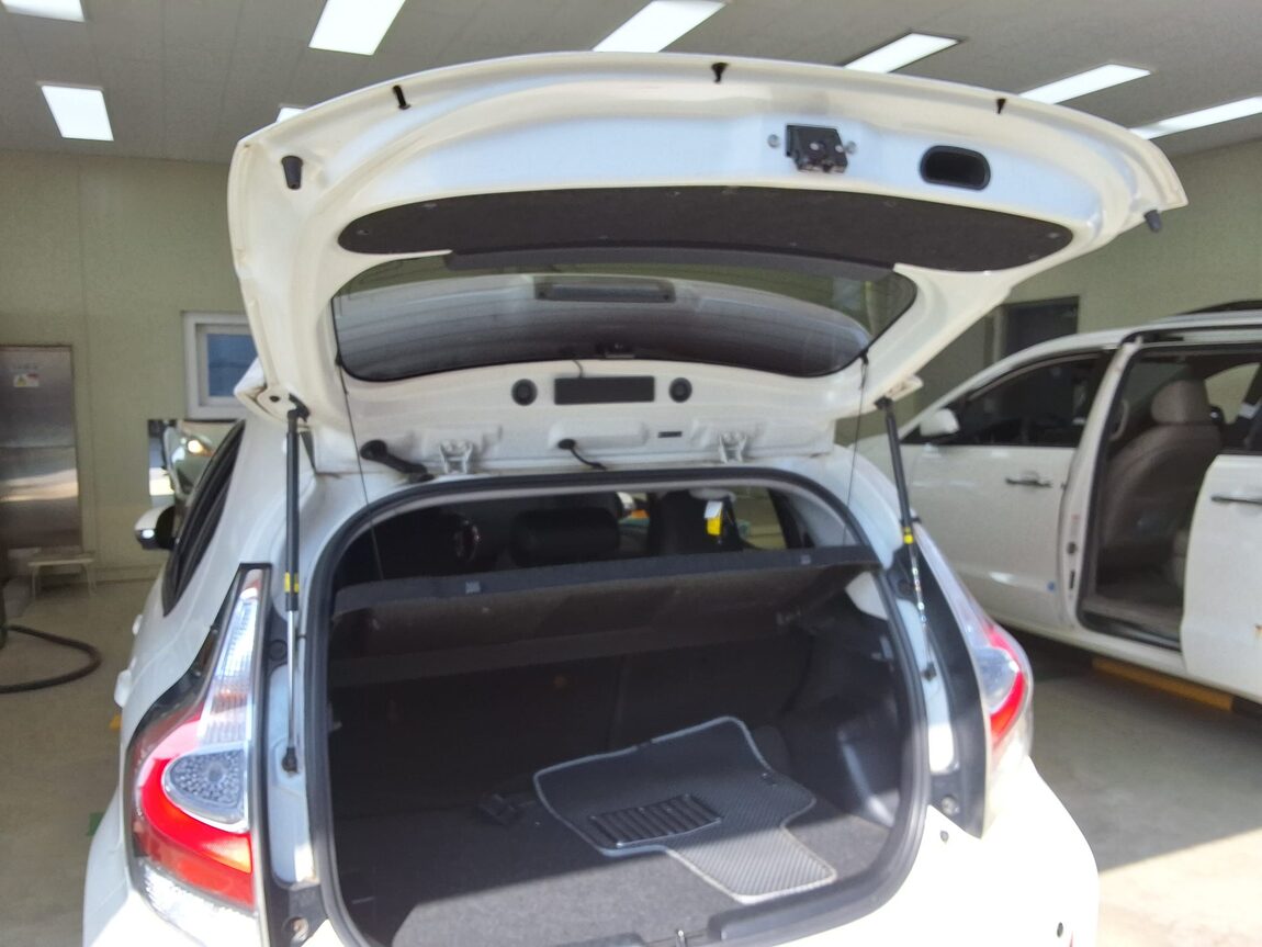 TOYOTA PRIUS C 1.5 HEV 2018 - zdjęcie 16