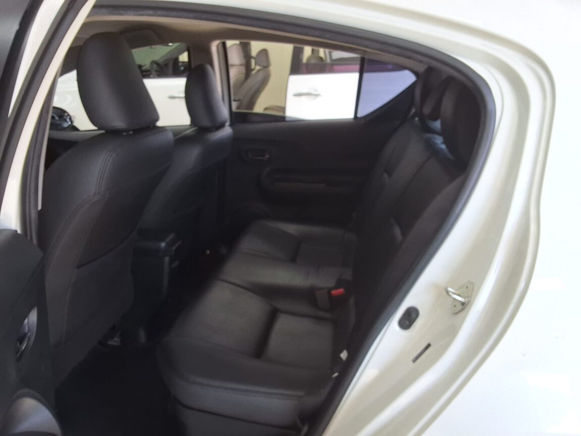 TOYOTA PRIUS C 1.5 HEV 2018 - zdjęcie 13