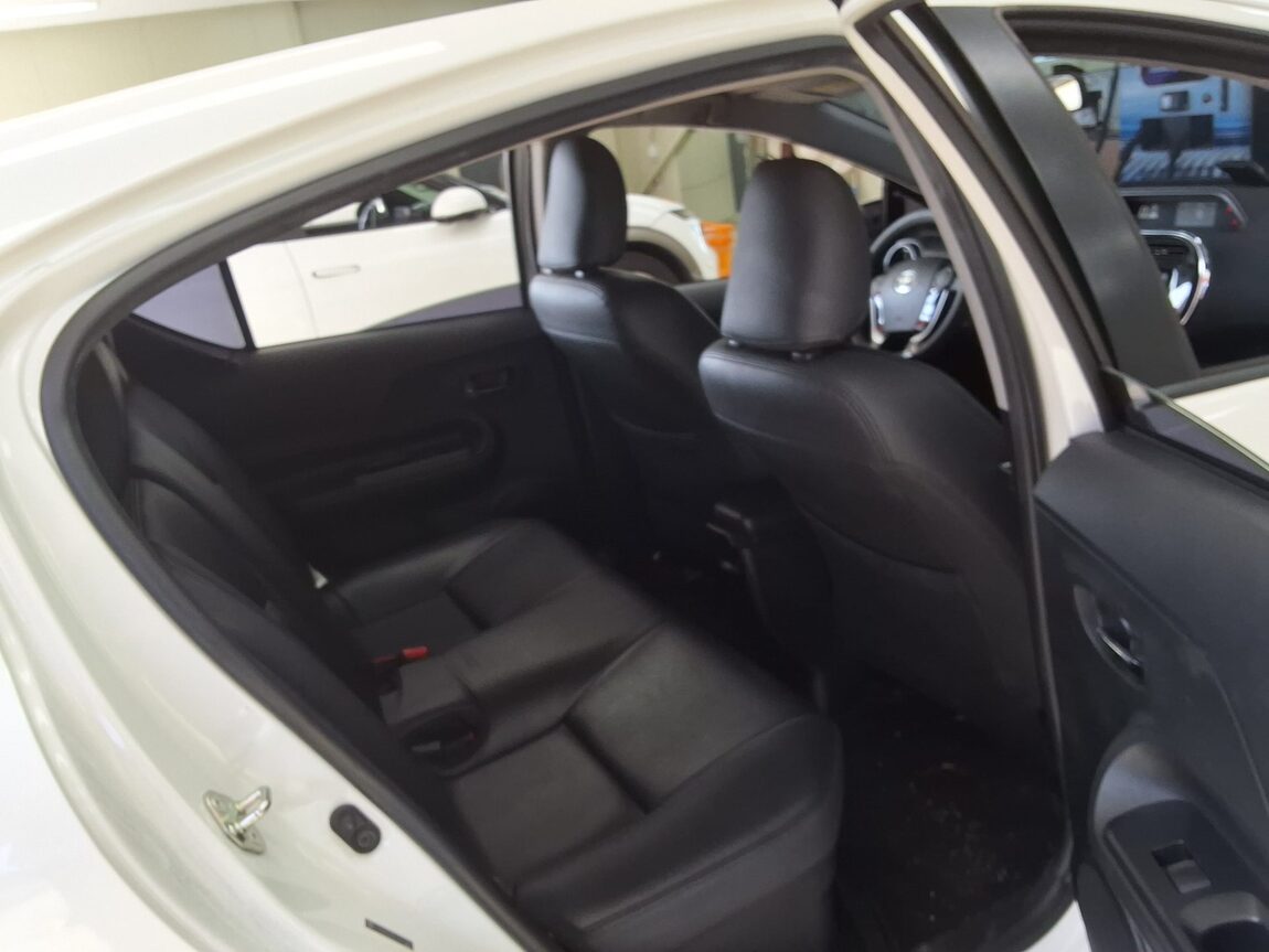 TOYOTA PRIUS C 1.5 HEV 2018 - zdjęcie 14