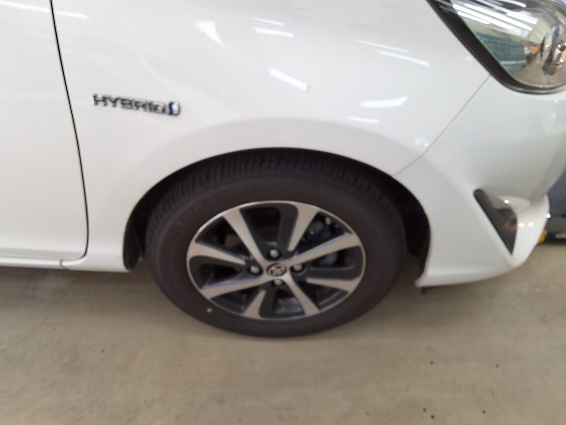 TOYOTA PRIUS C 1.5 HEV 2018 - zdjęcie 21