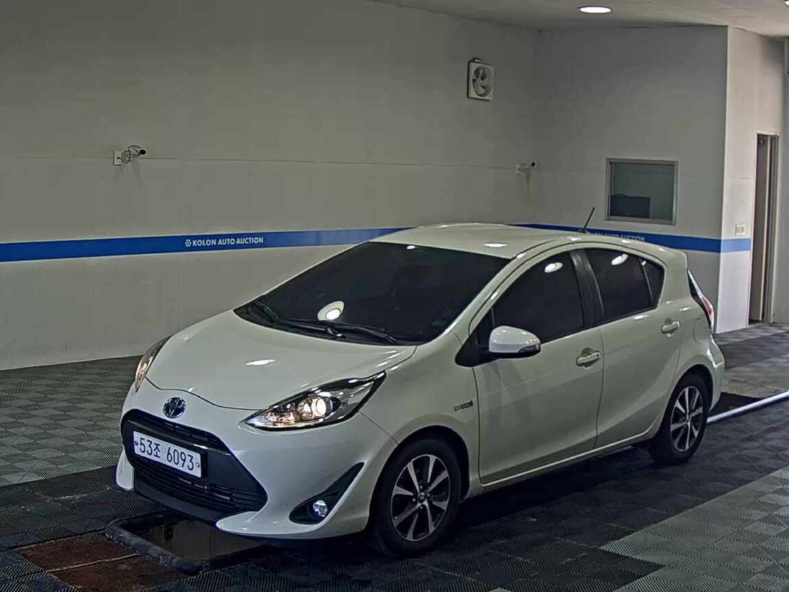 TOYOTA PRIUS C 1.5 HEV 2018 - zdjęcie 2