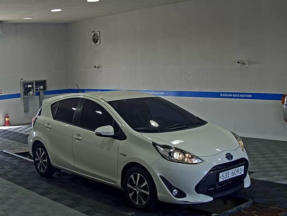 TOYOTA PRIUS C 1.5 HEV 2018 - zdjęcie 3