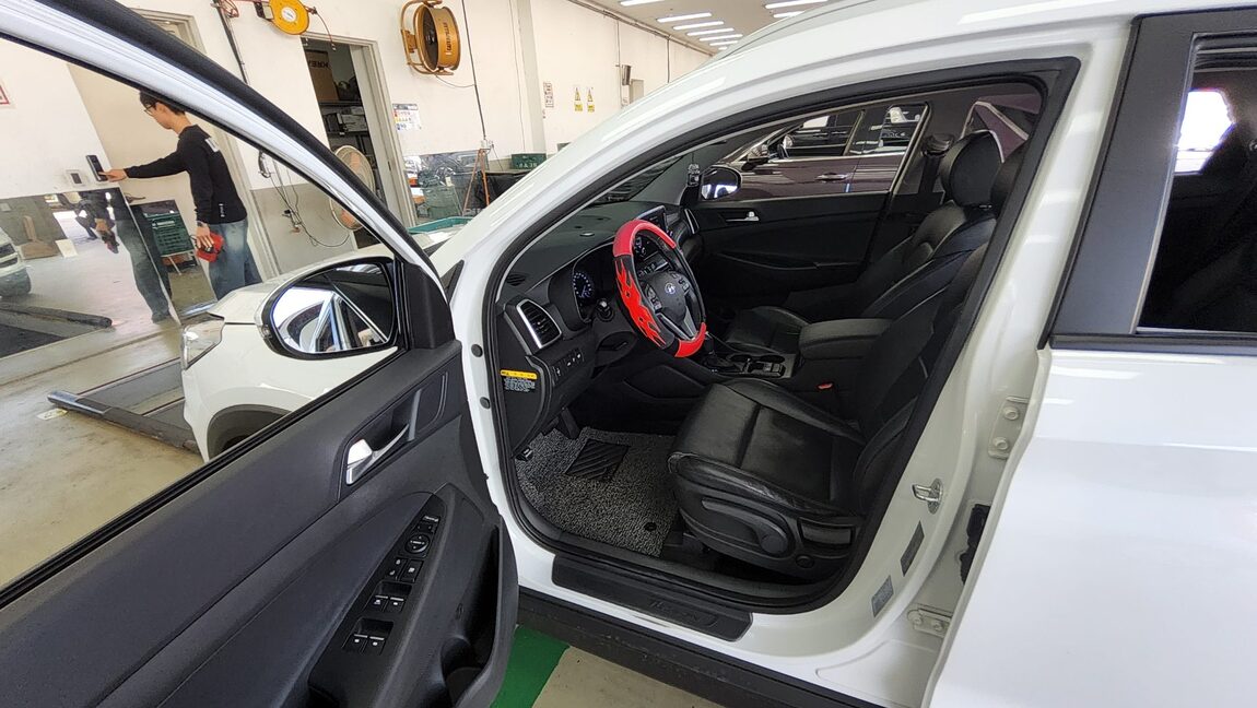 HYUNDAI NEW TUCSON 2.0 DIESEL 2WD MODERN 2020 - zdjęcie 10