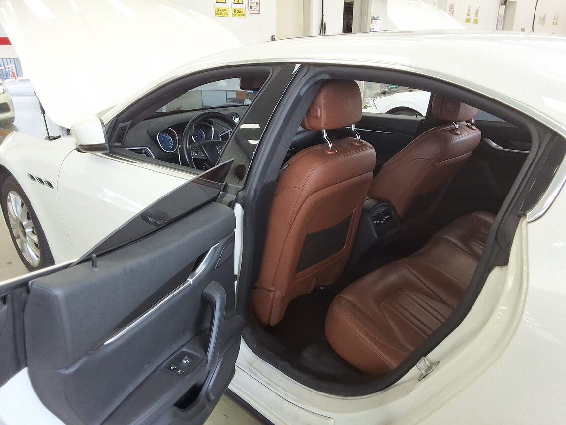 MASERATI GHIBLI (3RD GEN) 3.0 DIESEL 2015 - zdjęcie 12