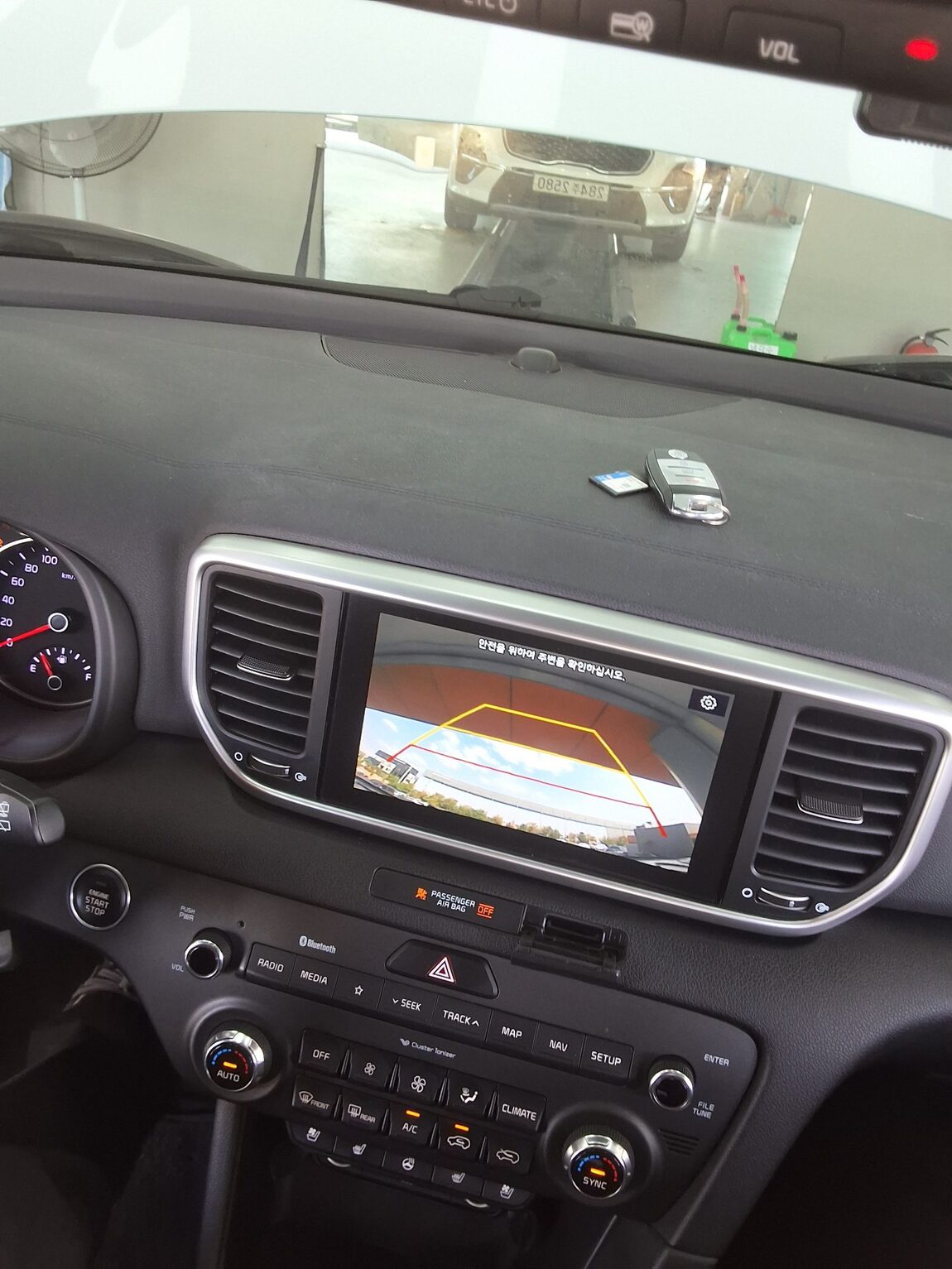 KIA SPORTAGE THE BOLD 1.6 DIESEL 2WD LUXURY 2019 - zdjęcie 17