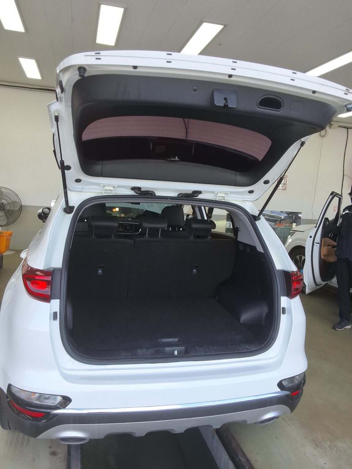 KIA SPORTAGE THE BOLD 1.6 DIESEL 2WD LUXURY 2019 - zdjęcie 15