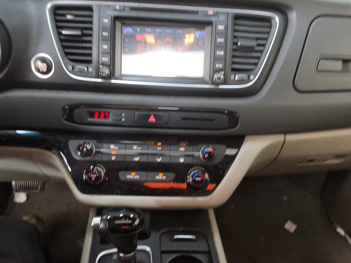 KIA ALL NEW CARNIVAL 11-SEATER DIESEL LUXURY 2015 - zdjęcie 24