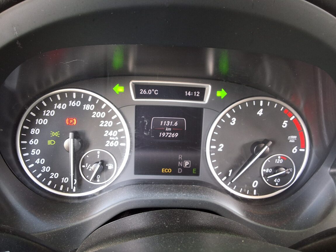 MERCEDES-BENZ A-CLASS (3RD GEN) A180 CDI STYLE 2015 - zdjęcie 9