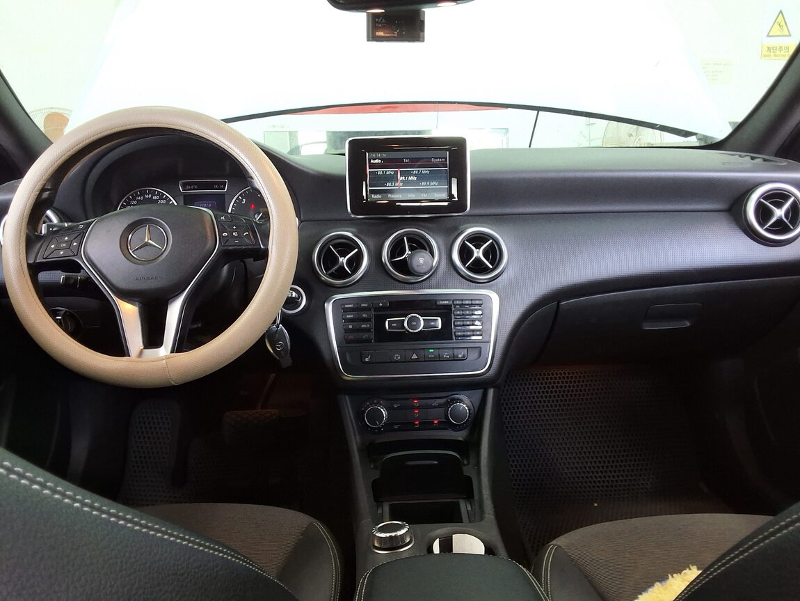 MERCEDES-BENZ A-CLASS (3RD GEN) A180 CDI STYLE 2015 - zdjęcie 11