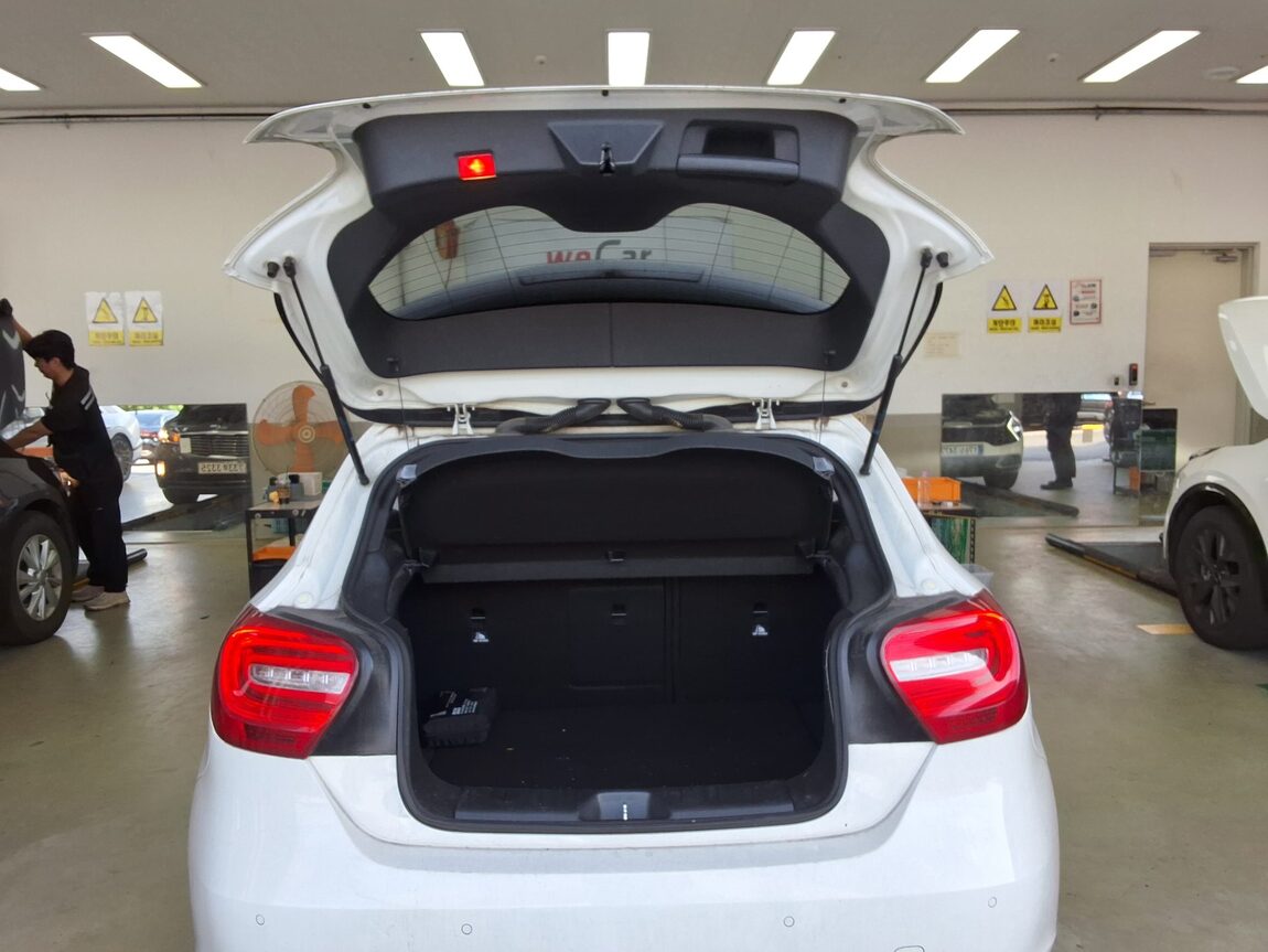 MERCEDES-BENZ A-CLASS (3RD GEN) A180 CDI STYLE 2015 - zdjęcie 15