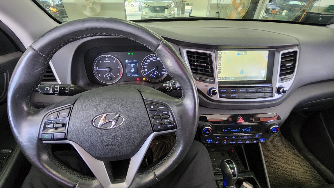 HYUNDAI ALL NEW TUCSON DIESEL 1.7 2WD MODERN 2017 - zdjęcie 17
