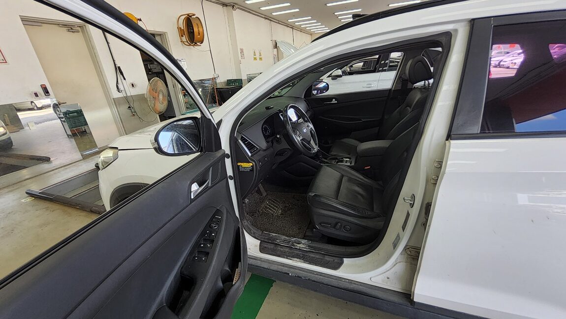 HYUNDAI ALL NEW TUCSON DIESEL 1.7 2WD MODERN 2017 - zdjęcie 10