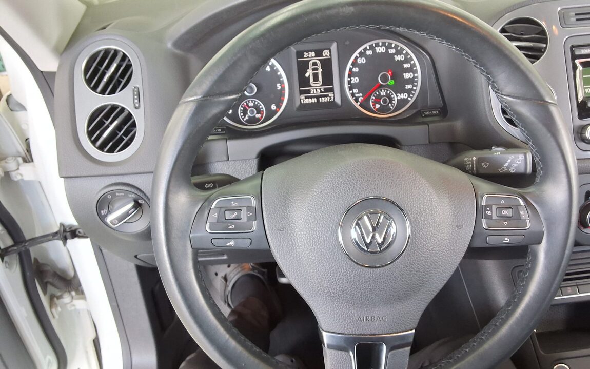 VOLKSWAGEN TIGUAN 2.0 TDI BLUEMOTION 2015 - zdjęcie 17