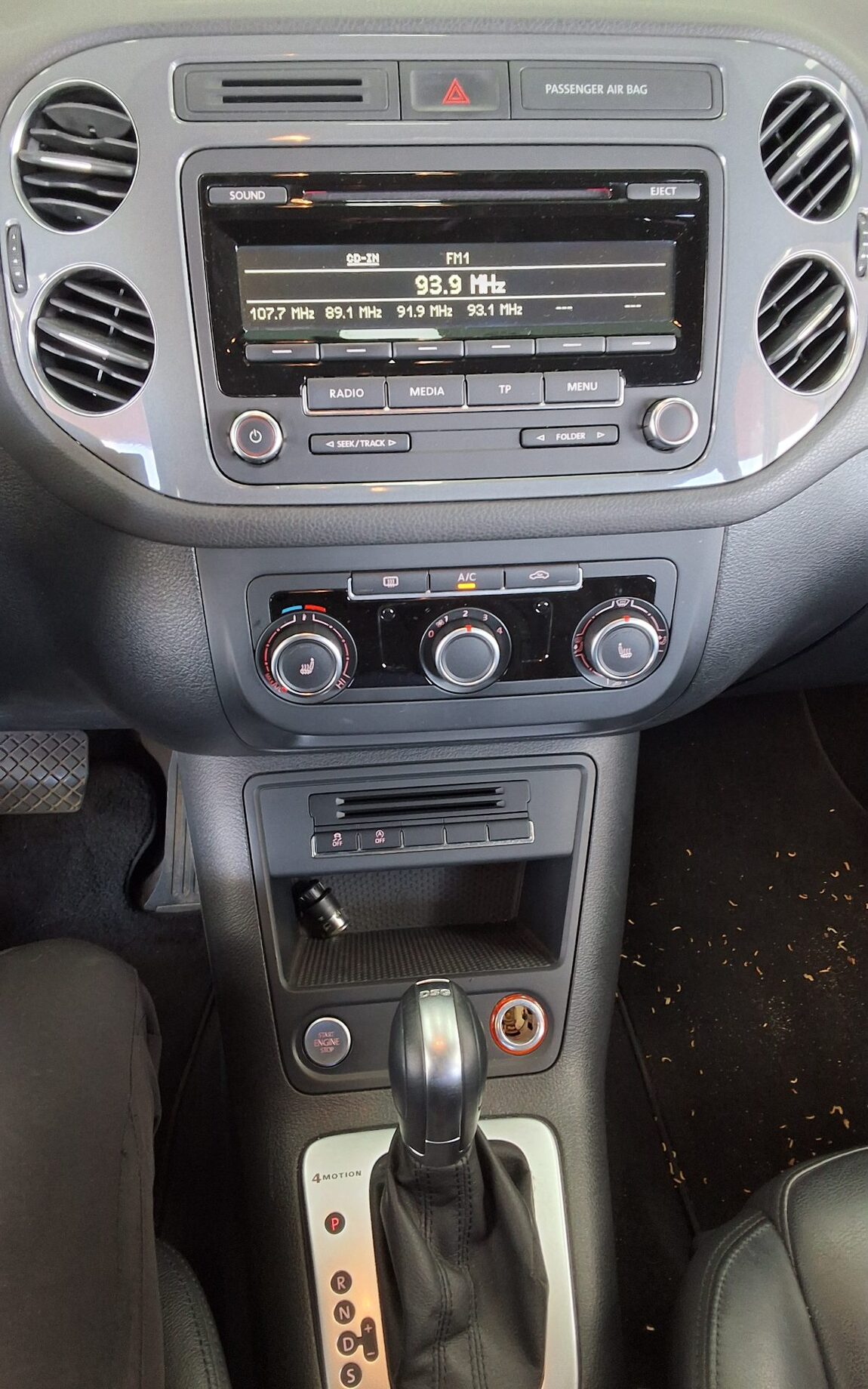 VOLKSWAGEN TIGUAN 2.0 TDI BLUEMOTION 2015 - zdjęcie 18