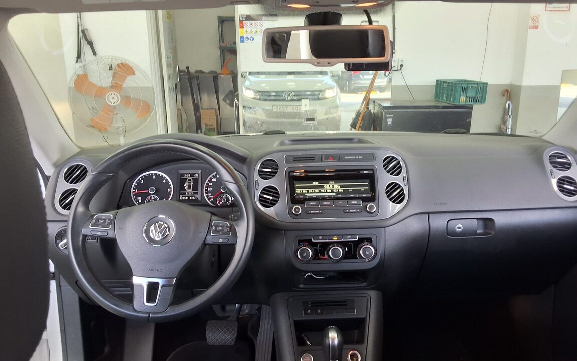 VOLKSWAGEN TIGUAN 2.0 TDI BLUEMOTION 2015 - zdjęcie 11