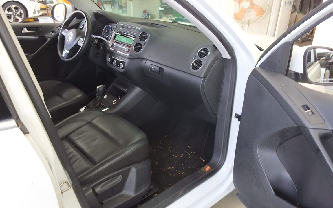 VOLKSWAGEN TIGUAN 2.0 TDI BLUEMOTION 2015 - zdjęcie 14