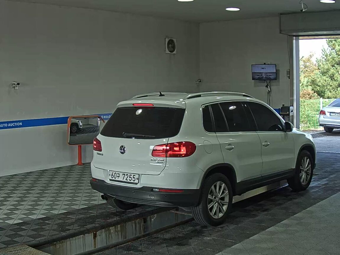 VOLKSWAGEN TIGUAN 2.0 TDI BLUEMOTION 2015 - zdjęcie 5