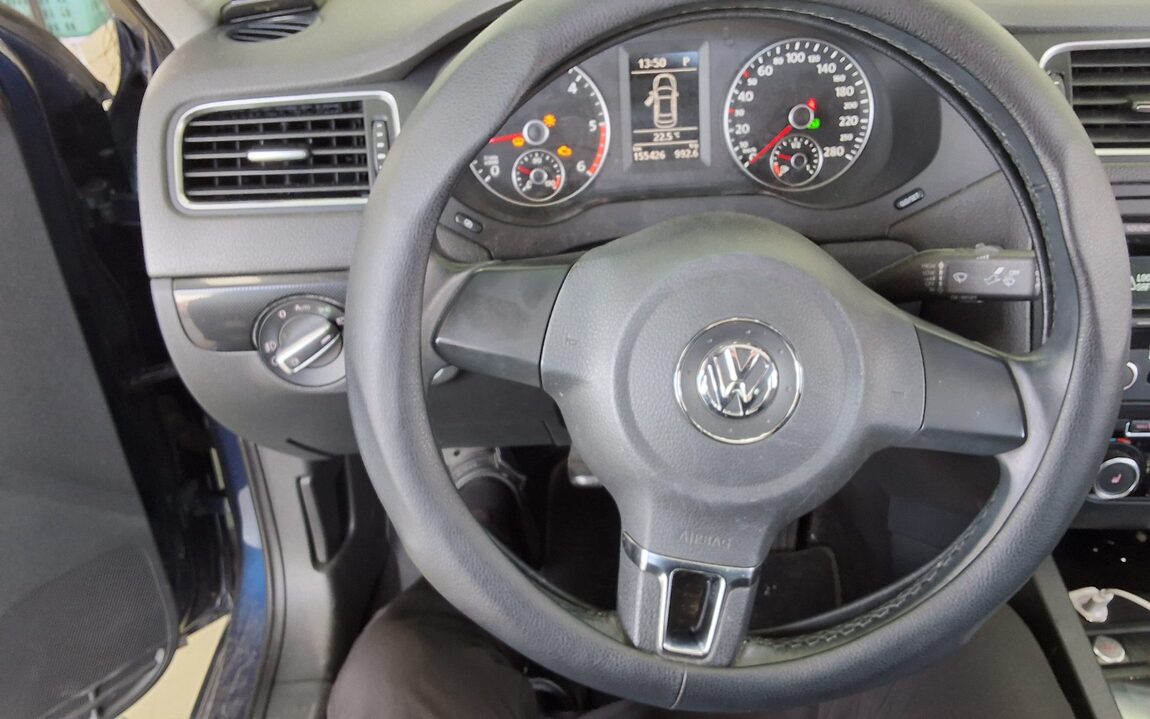 VOLKSWAGEN JETTA (6TH GEN) 2.0 TDI 2012 - zdjęcie 17