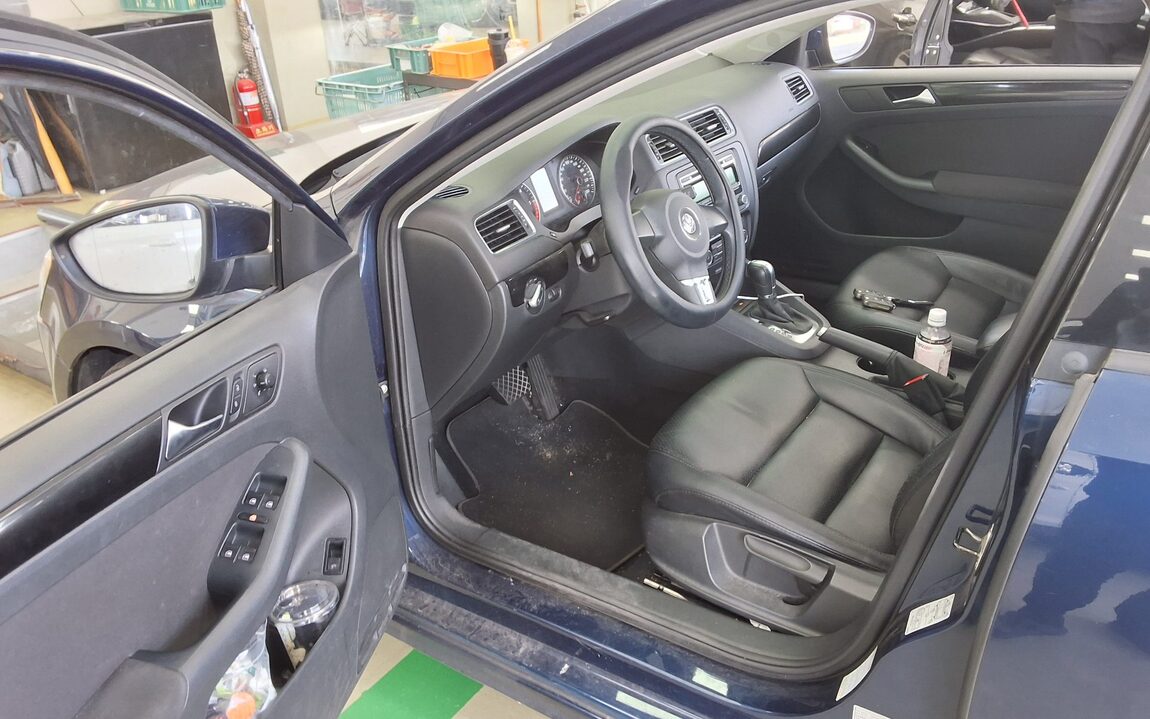 VOLKSWAGEN JETTA (6TH GEN) 2.0 TDI 2012 - zdjęcie 10