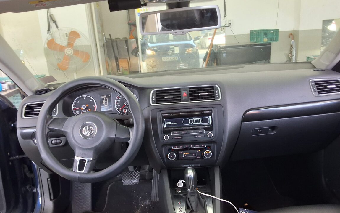 VOLKSWAGEN JETTA (6TH GEN) 2.0 TDI 2012 - zdjęcie 11