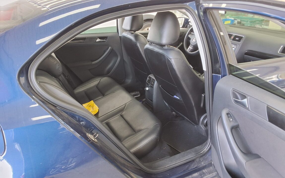 VOLKSWAGEN JETTA (6TH GEN) 2.0 TDI 2012 - zdjęcie 13