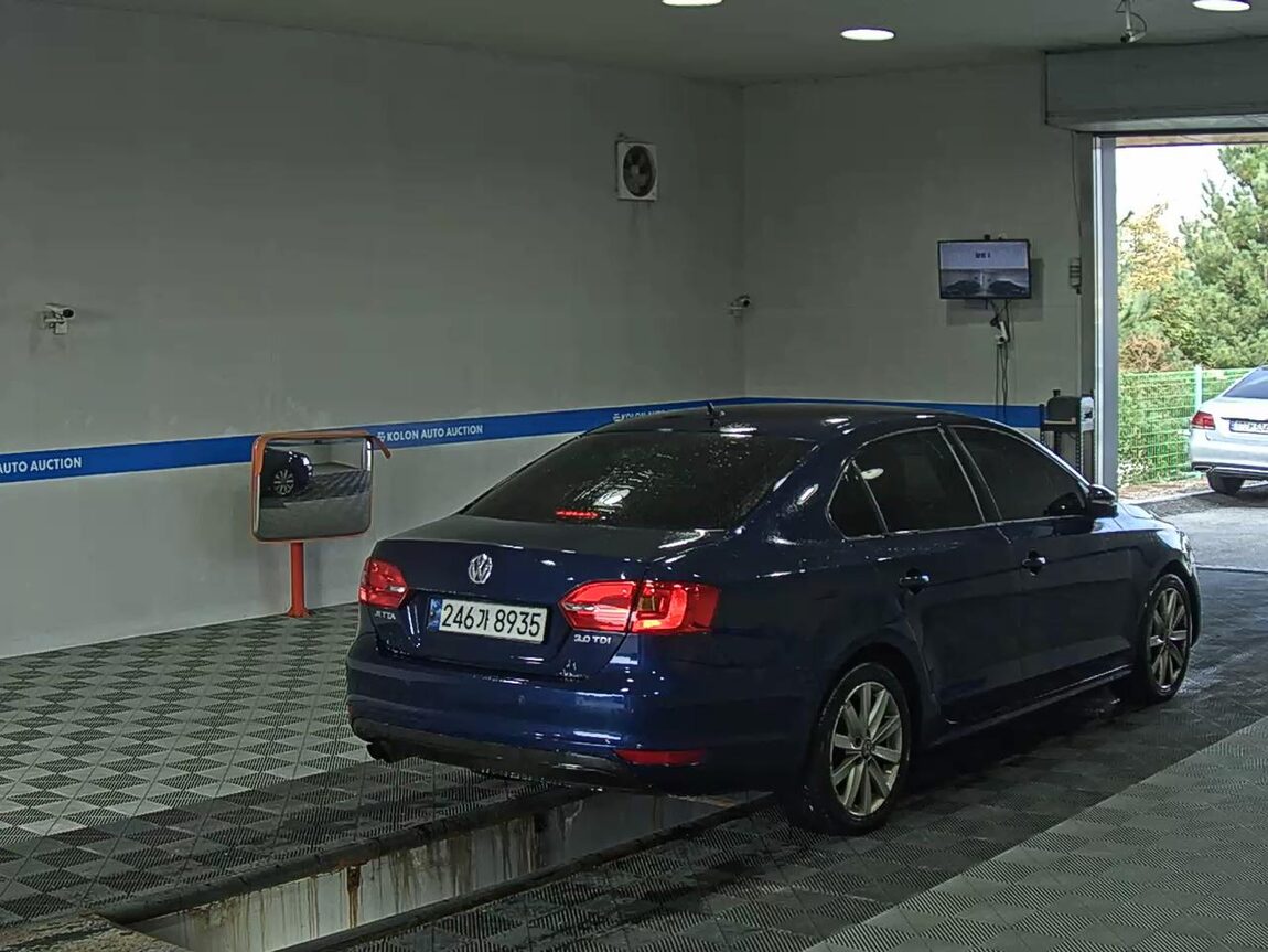 VOLKSWAGEN JETTA (6TH GEN) 2.0 TDI 2012 - zdjęcie 5