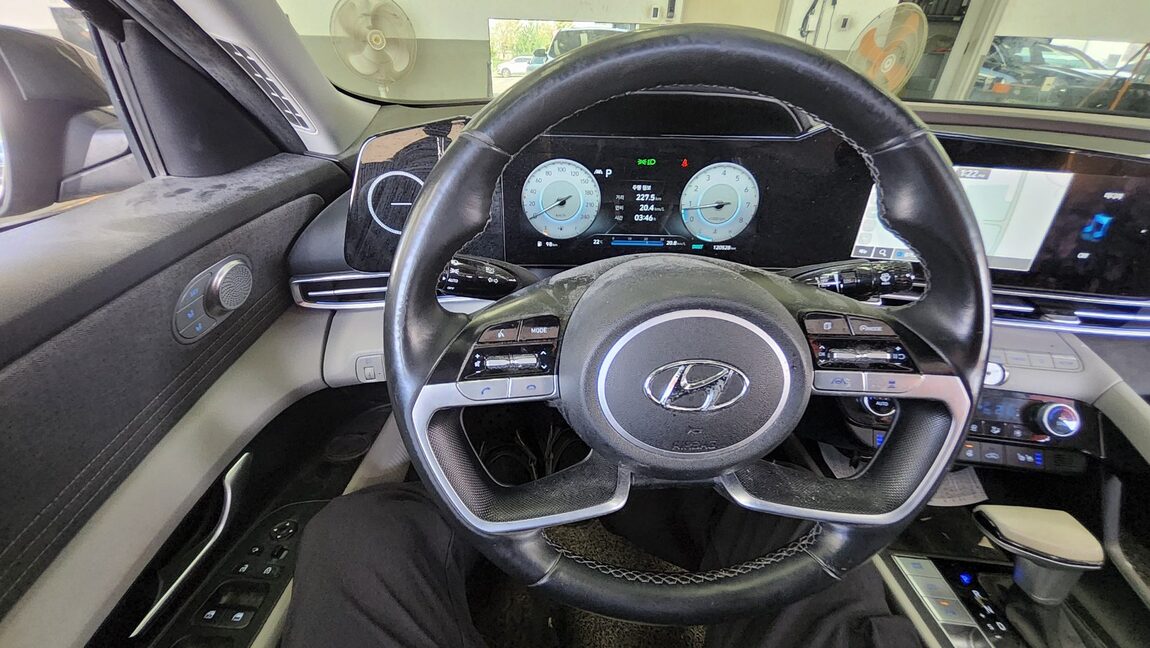 HYUNDAI AVANTE (CN7) 1.6 GASOLINE INSPIRATION 2021 - zdjęcie 17