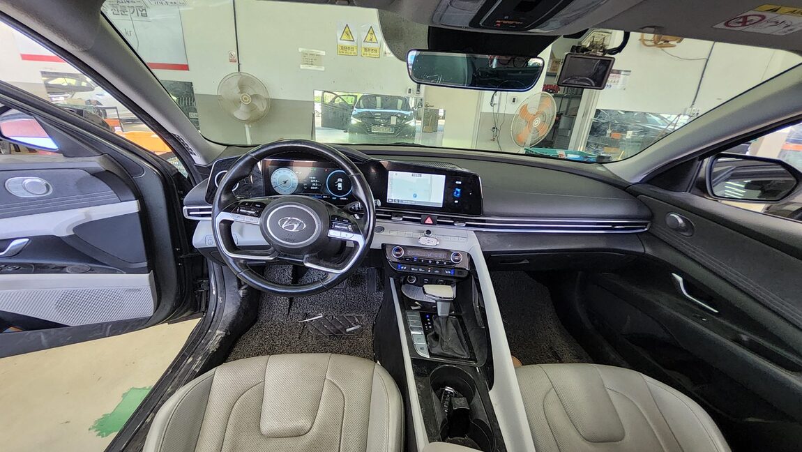 HYUNDAI AVANTE (CN7) 1.6 GASOLINE INSPIRATION 2021 - zdjęcie 11