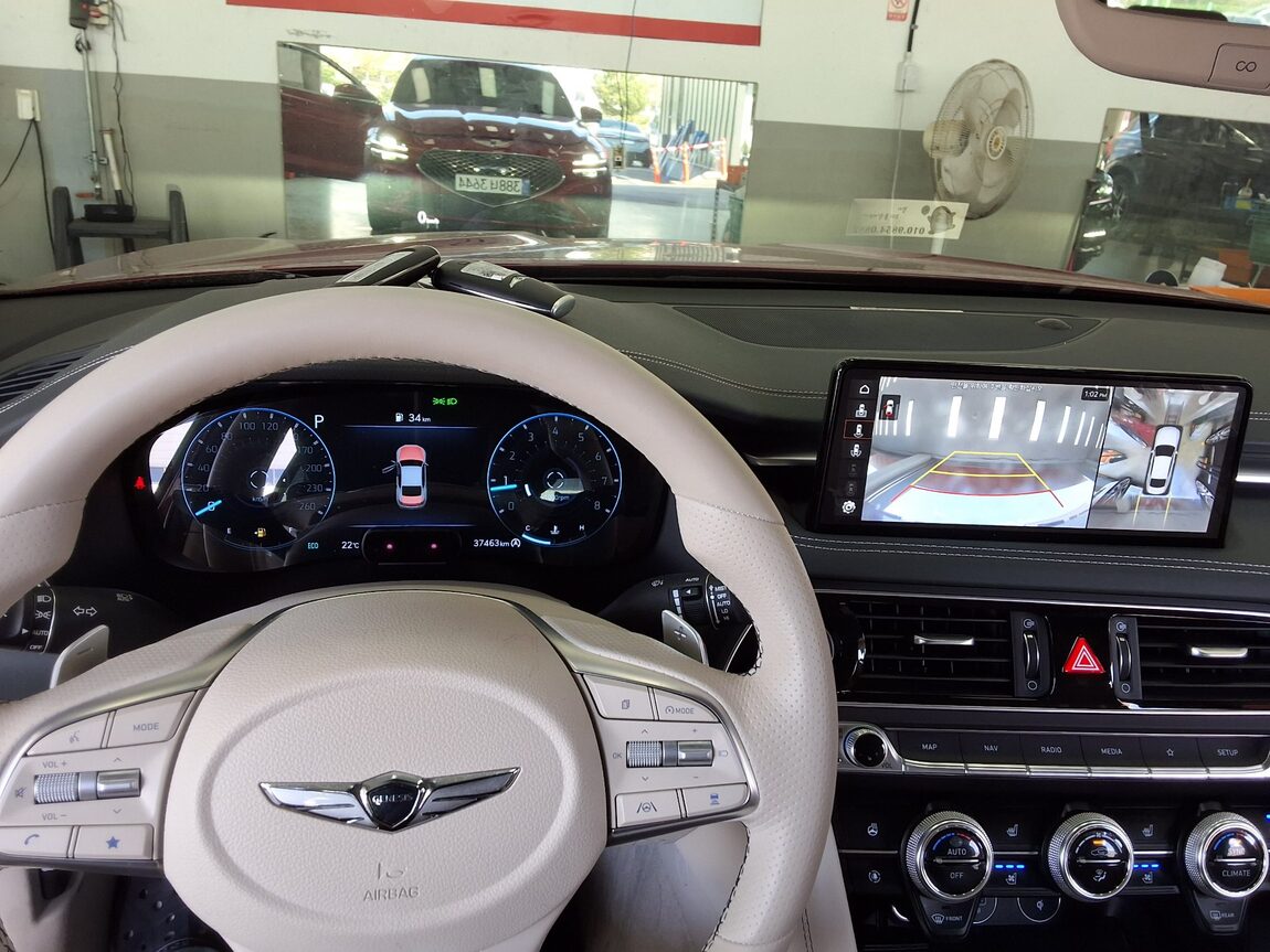 GENESIS THE NEW G70 GASOLINE 2.0T 2WD BASE MODEL 2023 - zdjęcie 17