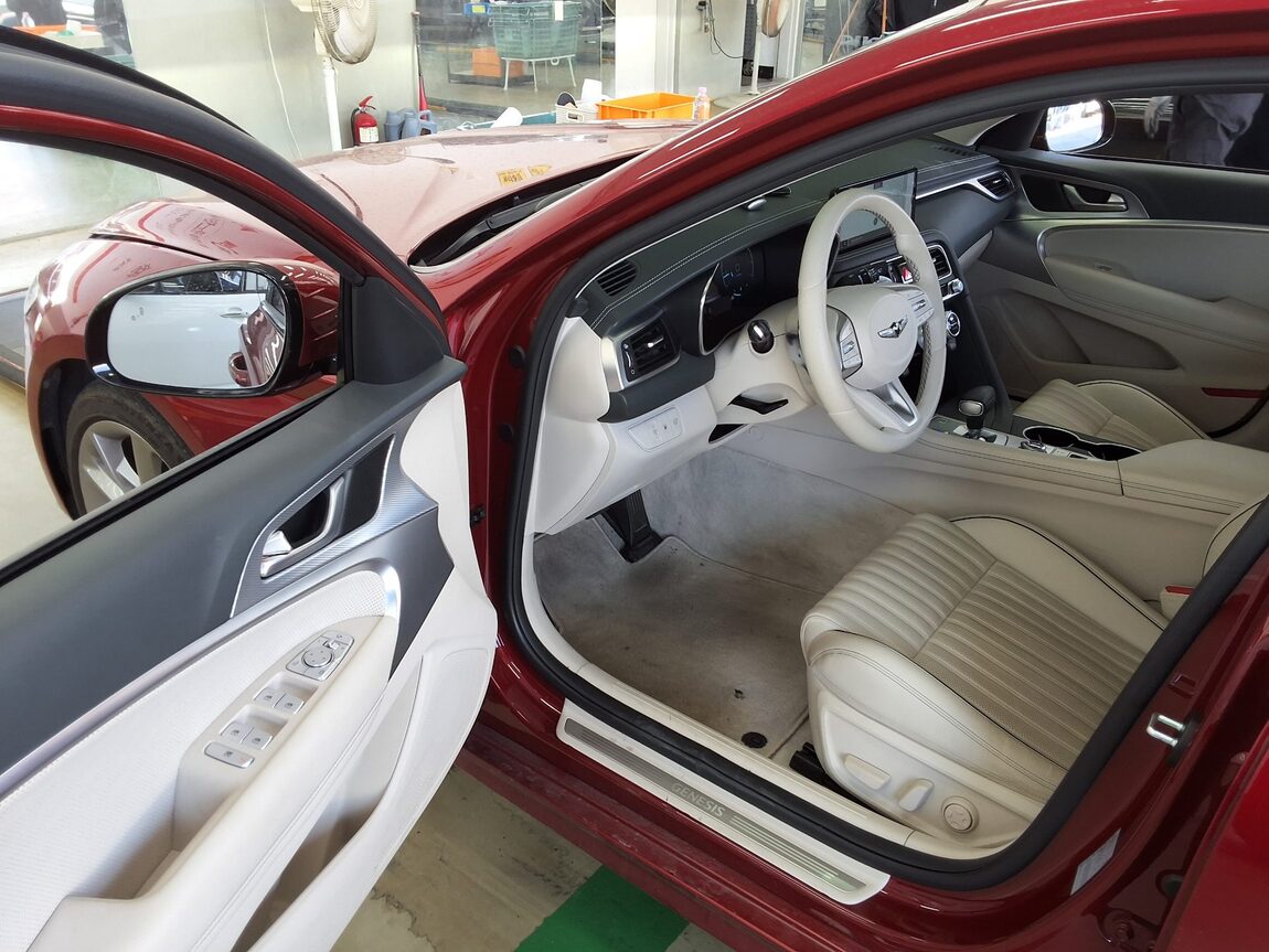 GENESIS THE NEW G70 GASOLINE 2.0T 2WD BASE MODEL 2023 - zdjęcie 10