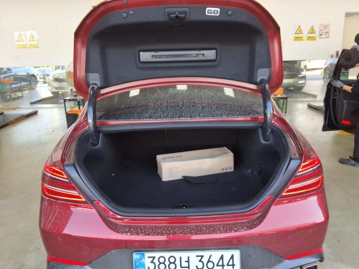 GENESIS THE NEW G70 GASOLINE 2.0T 2WD BASE MODEL 2023 - zdjęcie 15