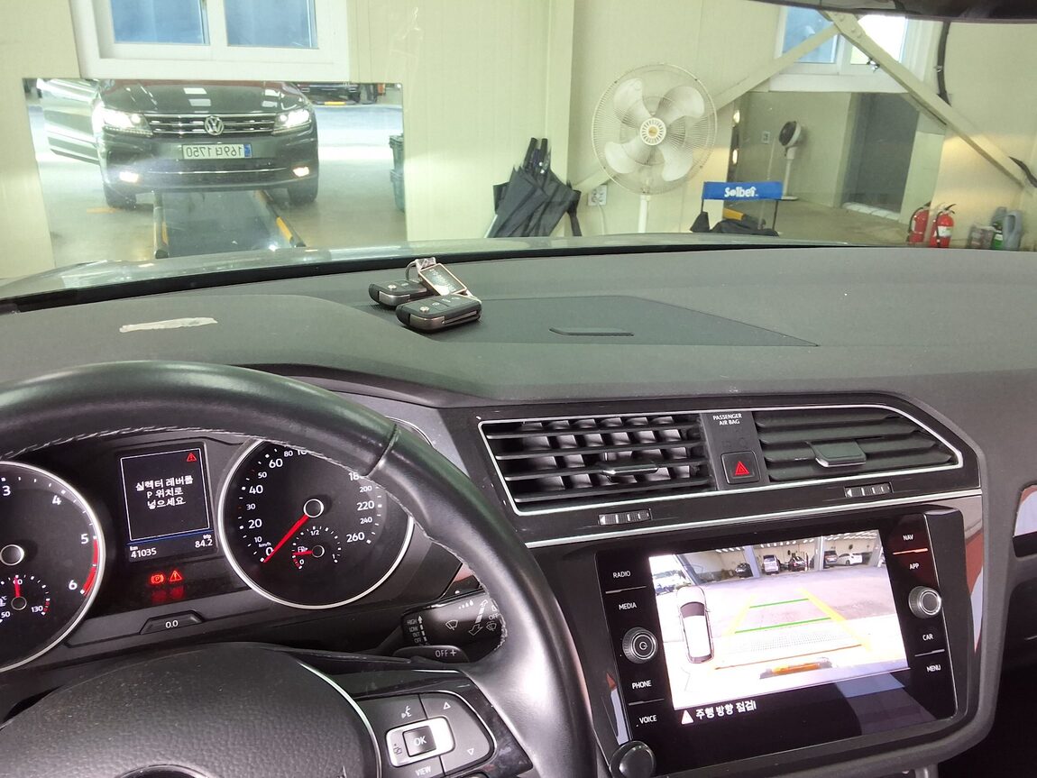 VOLKSWAGEN TIGUAN (2ND GEN) 2.0 TDI PREMIUM 2020 - zdjęcie 25