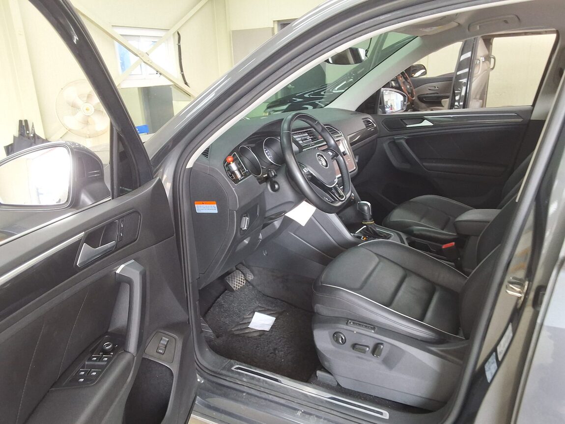 VOLKSWAGEN TIGUAN (2ND GEN) 2.0 TDI PREMIUM 2020 - zdjęcie 11