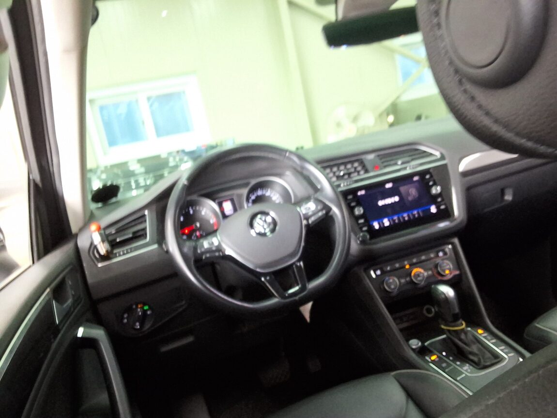 VOLKSWAGEN TIGUAN (2ND GEN) 2.0 TDI PREMIUM 2020 - zdjęcie 12
