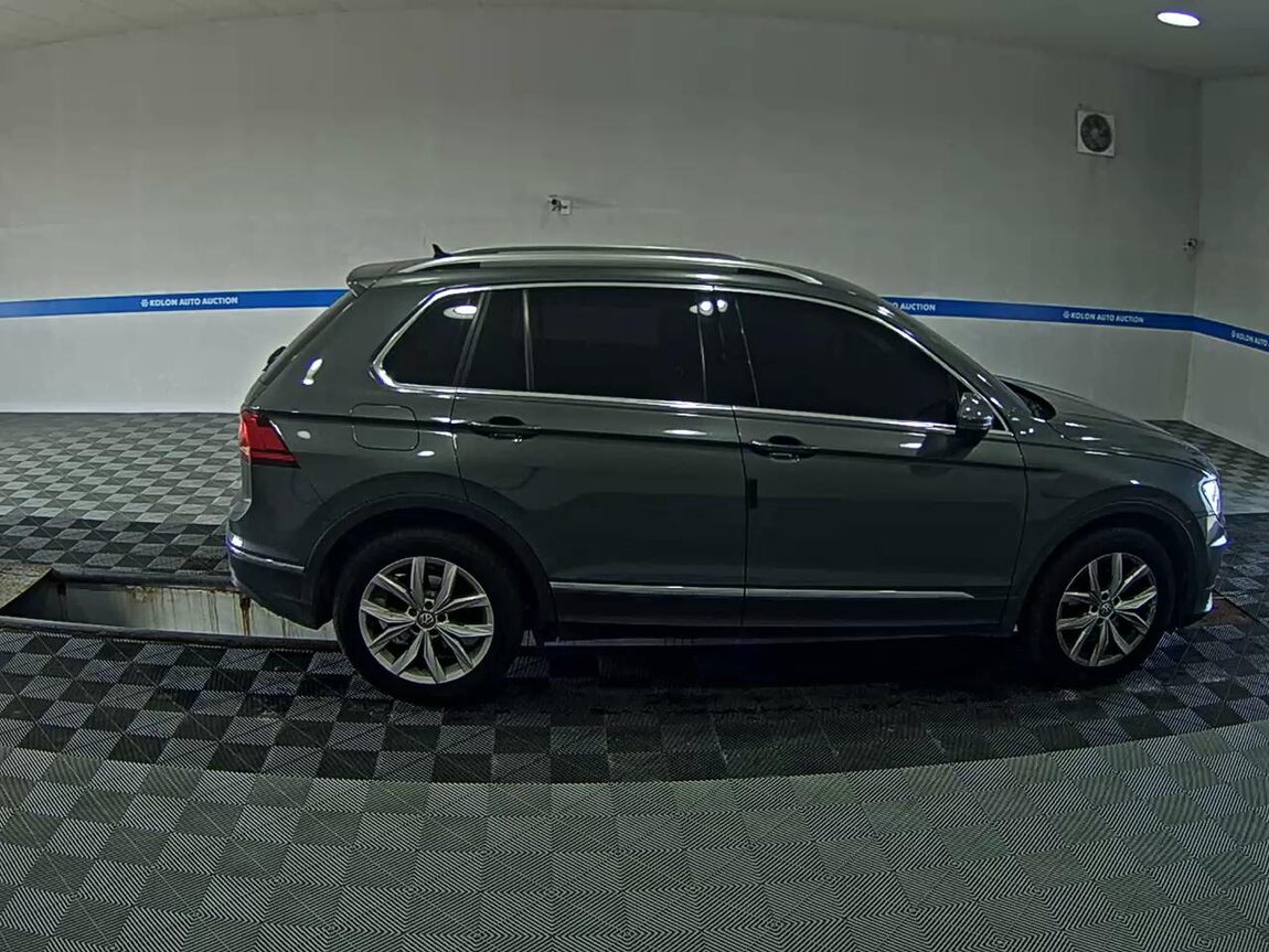 VOLKSWAGEN TIGUAN (2ND GEN) 2.0 TDI PREMIUM 2020 - zdjęcie 4