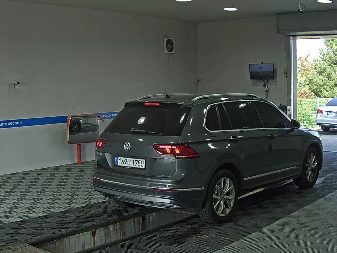 VOLKSWAGEN TIGUAN (2ND GEN) 2.0 TDI PREMIUM 2020 - zdjęcie 5