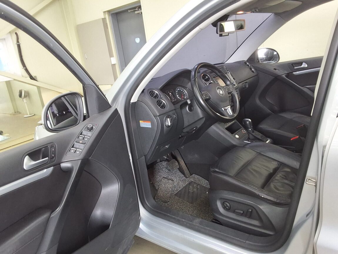 VOLKSWAGEN TIGUAN 2.0 TDI BLUEMOTION PREMIUM 2016 - zdjęcie 11