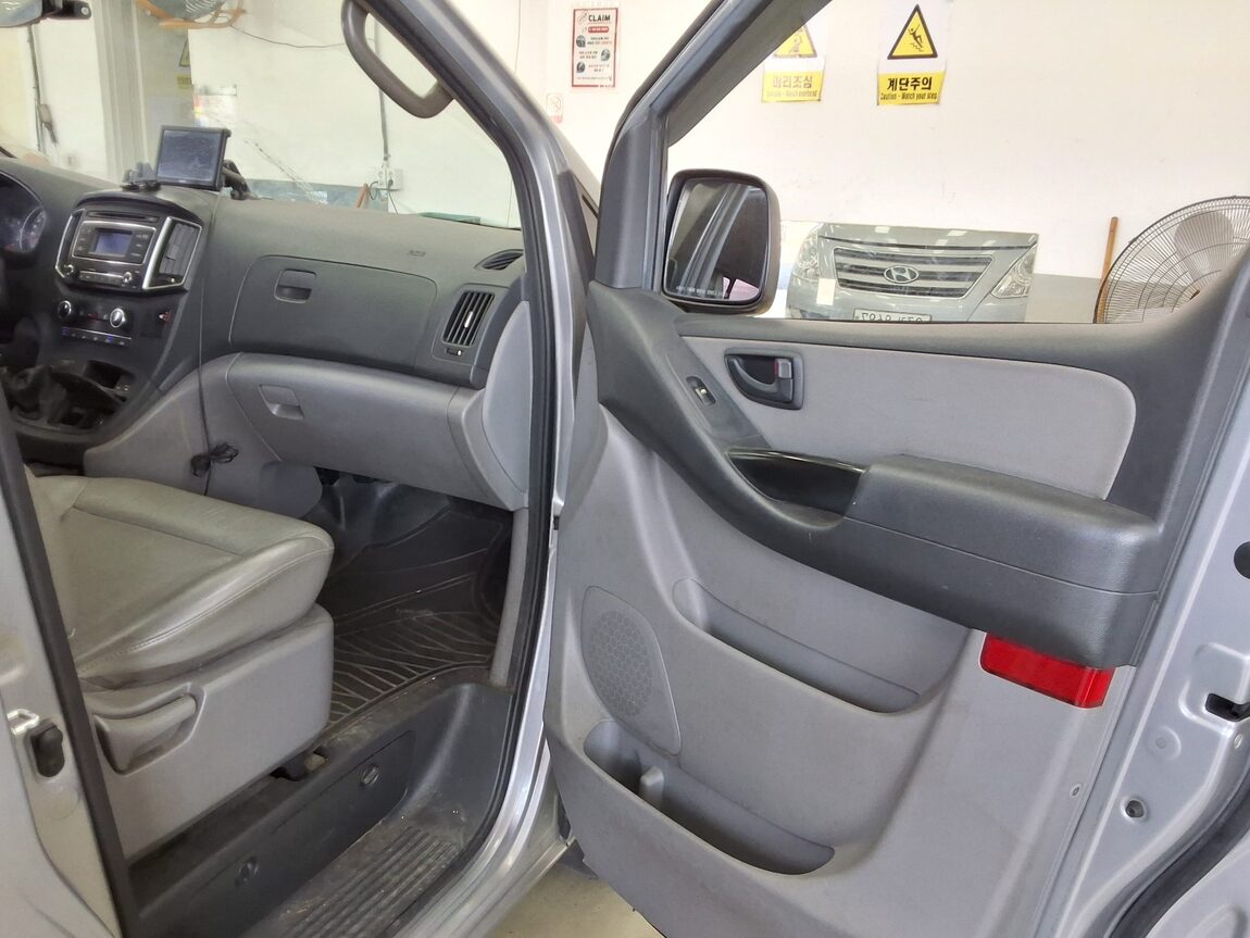 HYUNDAI GRAND STAREX 5-SEATER DIESEL VAN SMART 2017 - zdjęcie 14