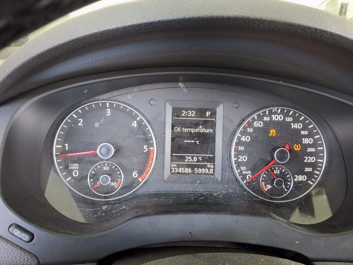 VOLKSWAGEN JETTA (6TH GEN) 2.0 TDI 2014 - zdjęcie 9