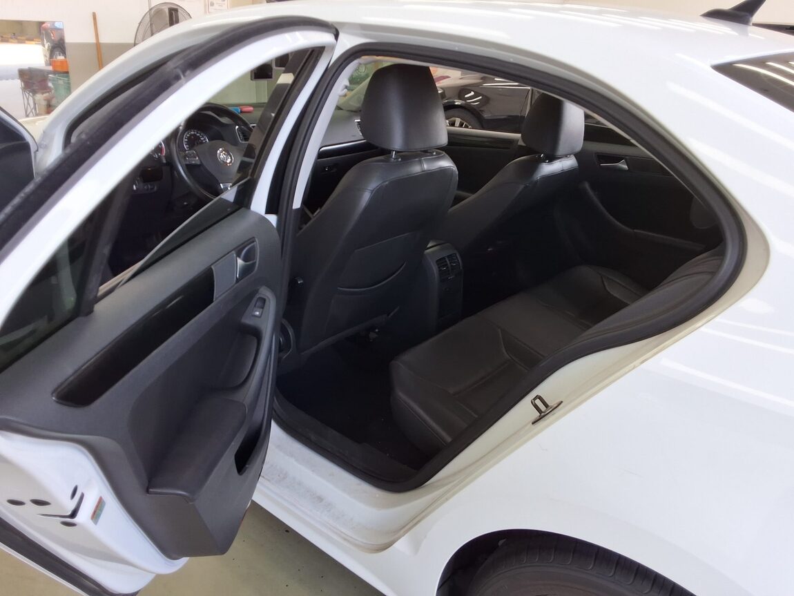 VOLKSWAGEN JETTA (6TH GEN) 2.0 TDI 2014 - zdjęcie 12